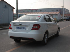 華晨中華  1.5L 手動 車輛右側(cè)尾部視角
