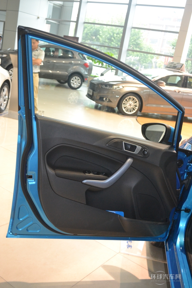 2013款 兩廂 1.5L 自動時尚型