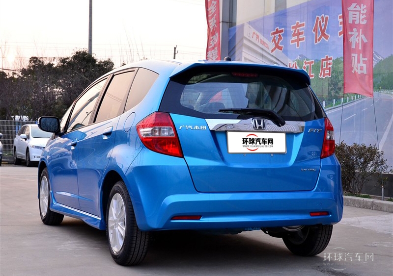 2011款 1.5L 自動(dòng)全景天窗版