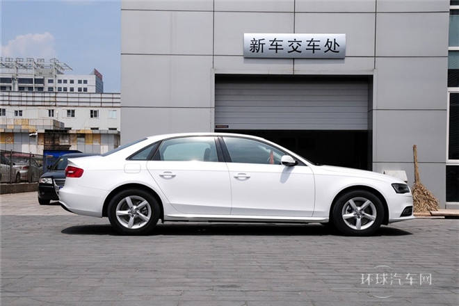 2013款 35 TFSI 自動標(biāo)準(zhǔn)型