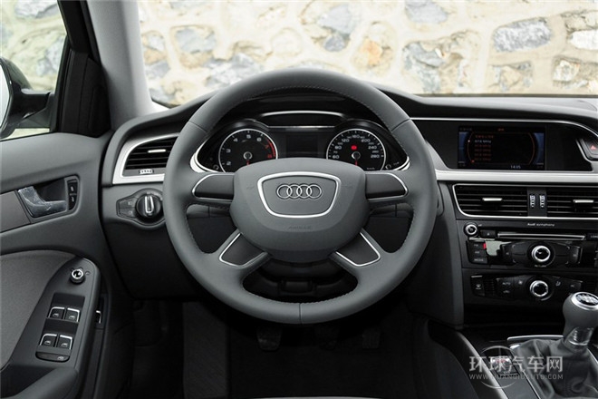 2013款 30 TFSI 手動(dòng)舒適型