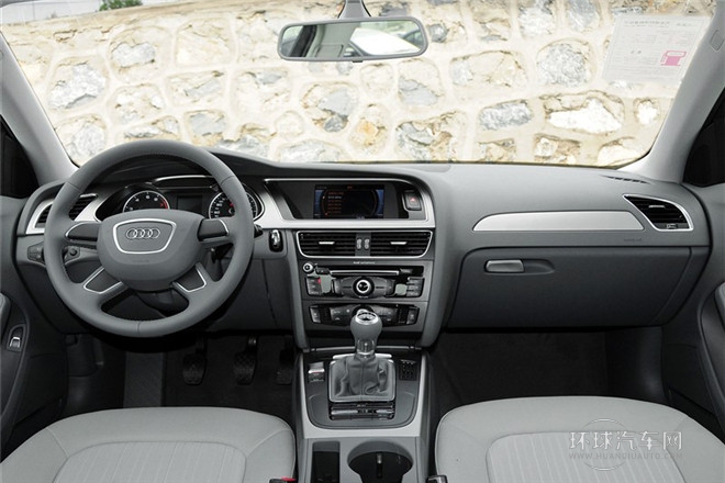 2013款 30 TFSI 手動(dòng)舒適型