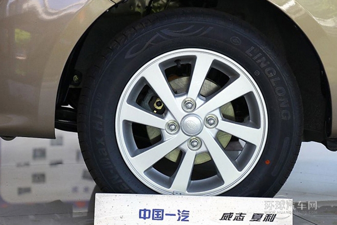 2014款 1.3L 手動標(biāo)準(zhǔn)型