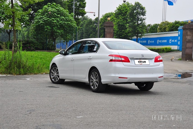 2014款 1.8L 自動(dòng)領(lǐng)先版