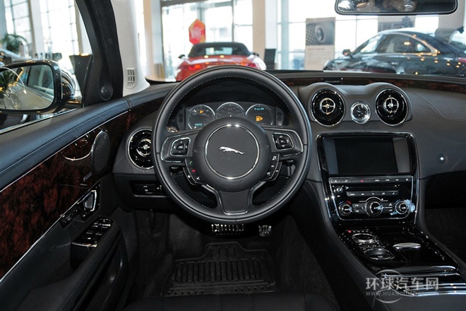 2014款 XJL 3.0 SC 兩驅(qū)全景商務版