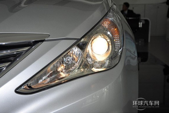2013款 2.0L 自動(dòng)尊貴版