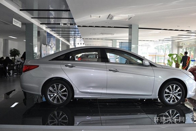 2013款 2.0L 自動(dòng)尊貴版