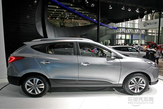 2013款 2.4L 自動(dòng)四驅(qū)領(lǐng)先型GLX 國(guó)IV