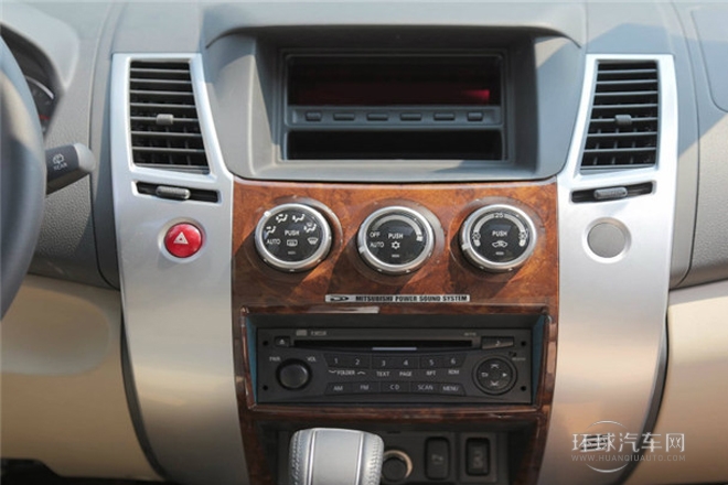 2013款 3.0L 自動兩驅豪華版