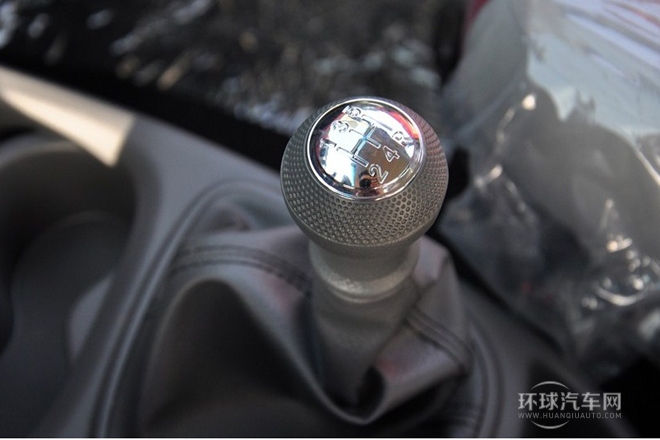 2013款 國際版 1.0L 導(dǎo)航型
