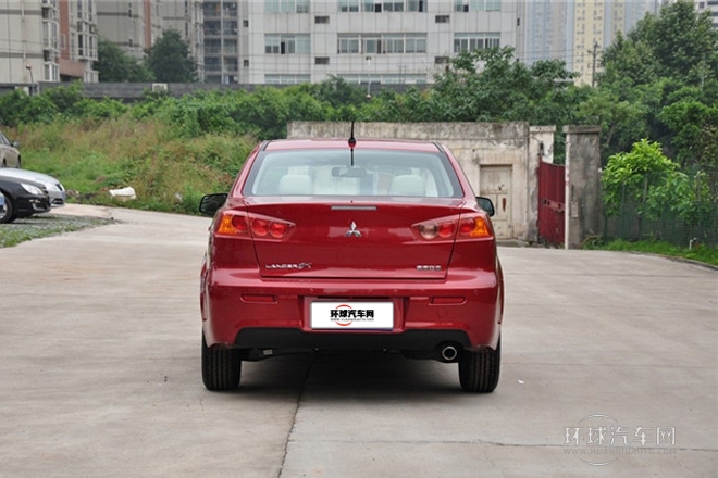 2013款 時(shí)尚版 1.8L 手動(dòng)睿智型