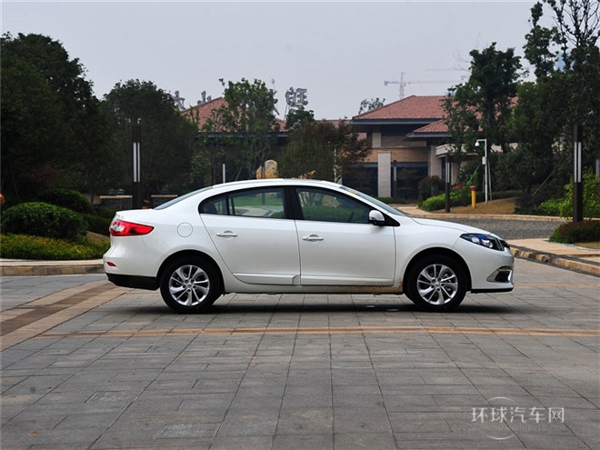 2015款 2.0L 時(shí)尚版
