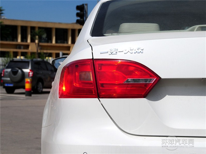 2015款 1.6L 自動領(lǐng)先型