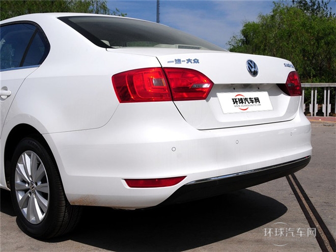 2015款 1.6L 自動領(lǐng)先型